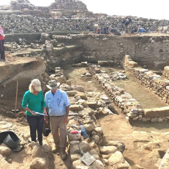考古學家在塔哈曼遺址考察。(翻攝自IG@tsu_museum_of_archaeology)